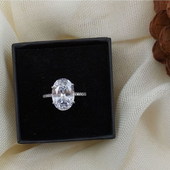 ⭐5 Carat Simulated Diamond Oval Sterling Silver Engagement Ring - Picture 5 of 9